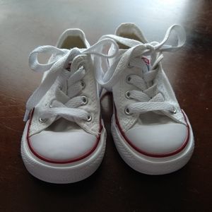 Toddler boy or girl converse